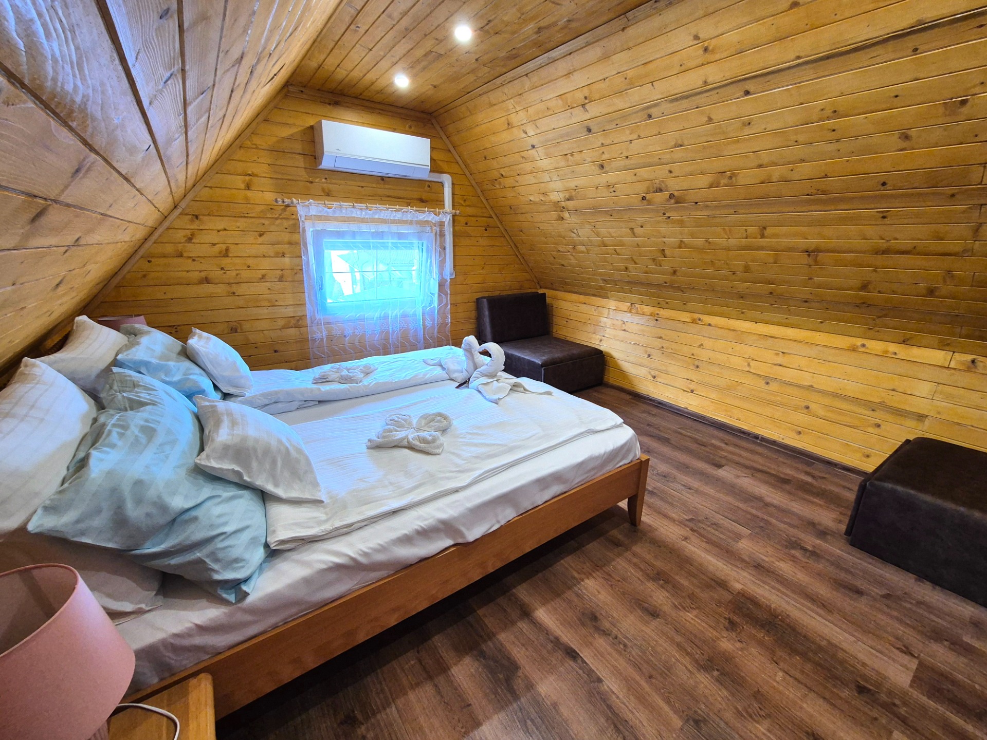 Háló II. ( 1 db franciaágy 180x210es és 2 db fotelágy )